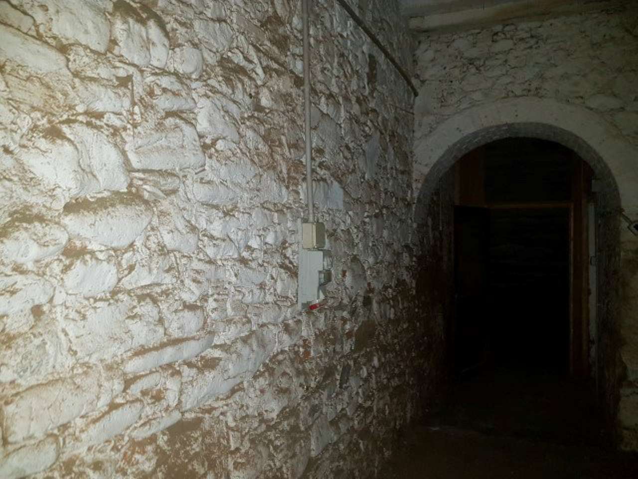 Negozio - Loc.Com. AREZZO affitto   PESCIONI L'angolo Affitti e Vendite