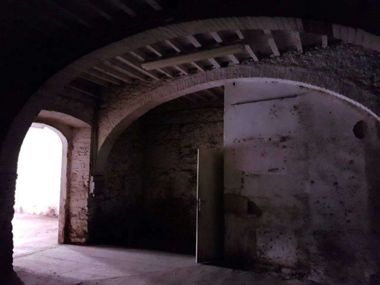 Negozio - Loc.Com. AREZZO affitto   PESCIONI L'angolo Affitti e Vendite