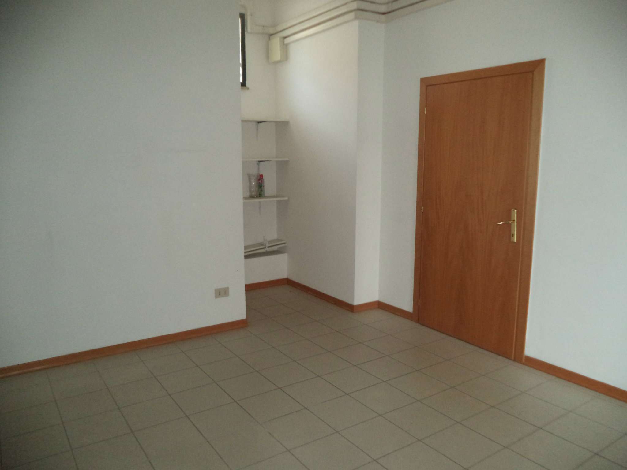 Negozio - Loc.Com. AREZZO affitto   Largo 2 Giugno L'angolo Affitti e Vendite