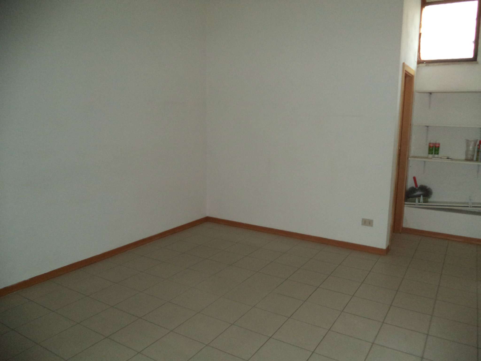 Negozio - Loc.Com. AREZZO affitto   Largo 2 Giugno L'angolo Affitti e Vendite