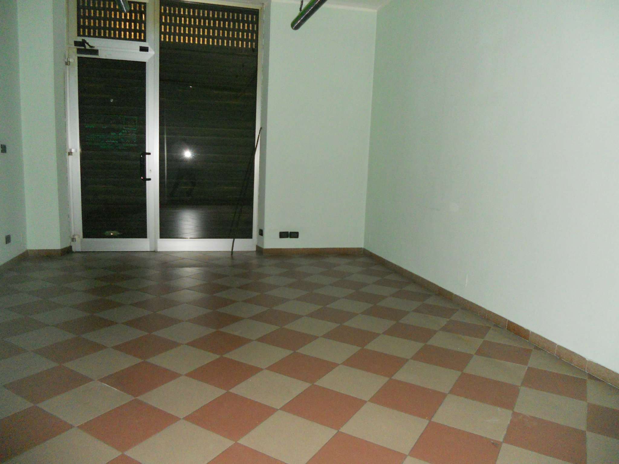 Negozio - Loc.Com. TORINO vendita  PARELLA Nicola Fabrizi Compagnia Immobiliare Collegno