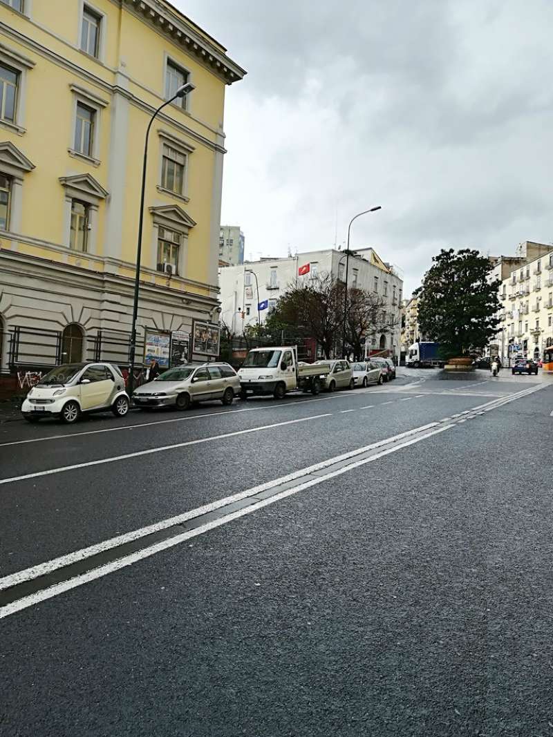 Negozio - Loc.Com. NAPOLI affitto  MERCATO SALVATOR ROSA LEONARDO IMMOBILIARE AGENZIA NAPOLI