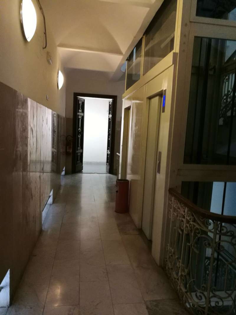 Ufficio - Loc.Com. NAPOLI affitto  VIA TOLEDO TOLEDO LEONARDO IMMOBILIARE AGENZIA NAPOLI