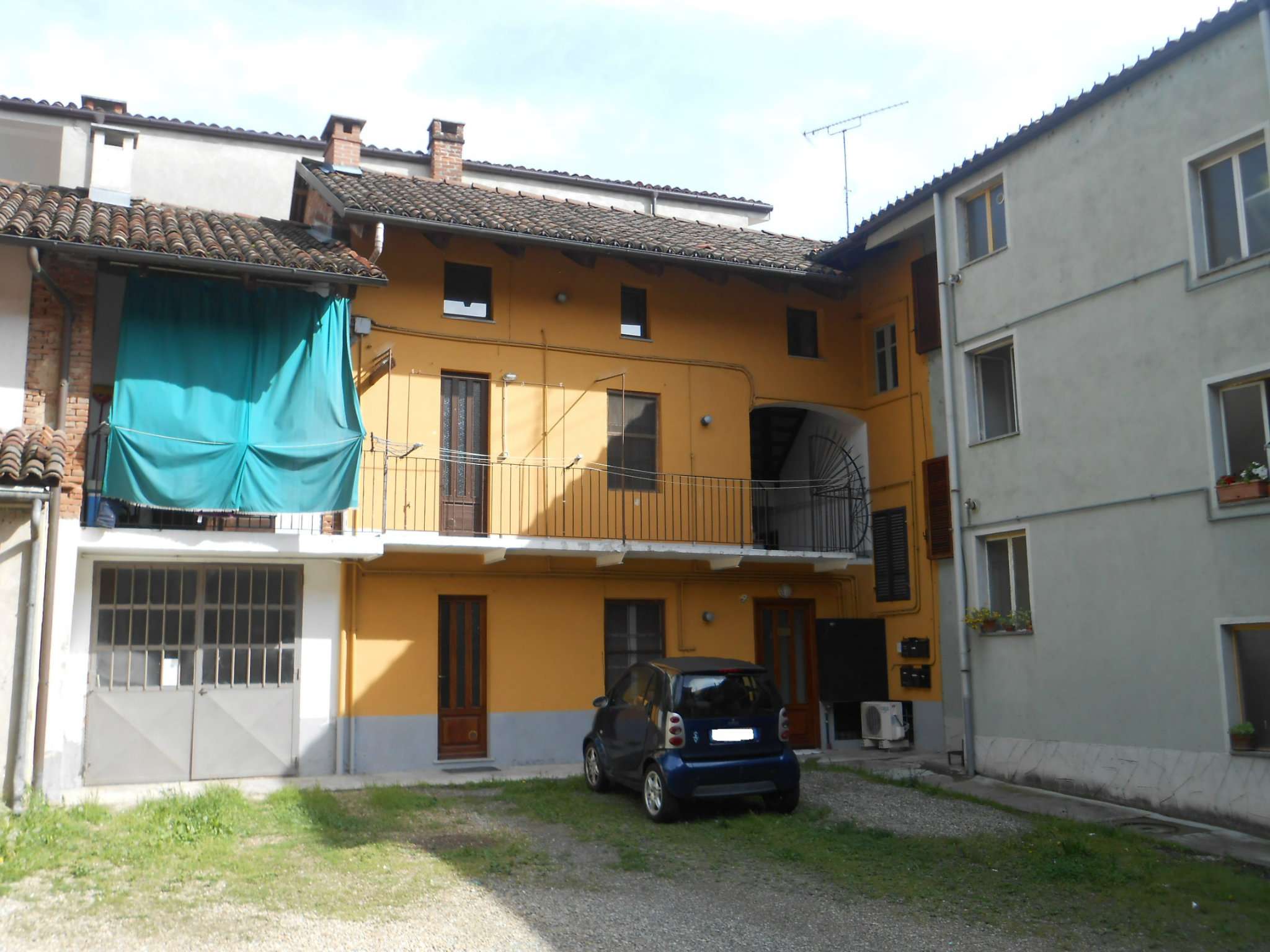 Stabile intero - Palazzo CASTELNUOVO DON BOSCO vendita    La casa