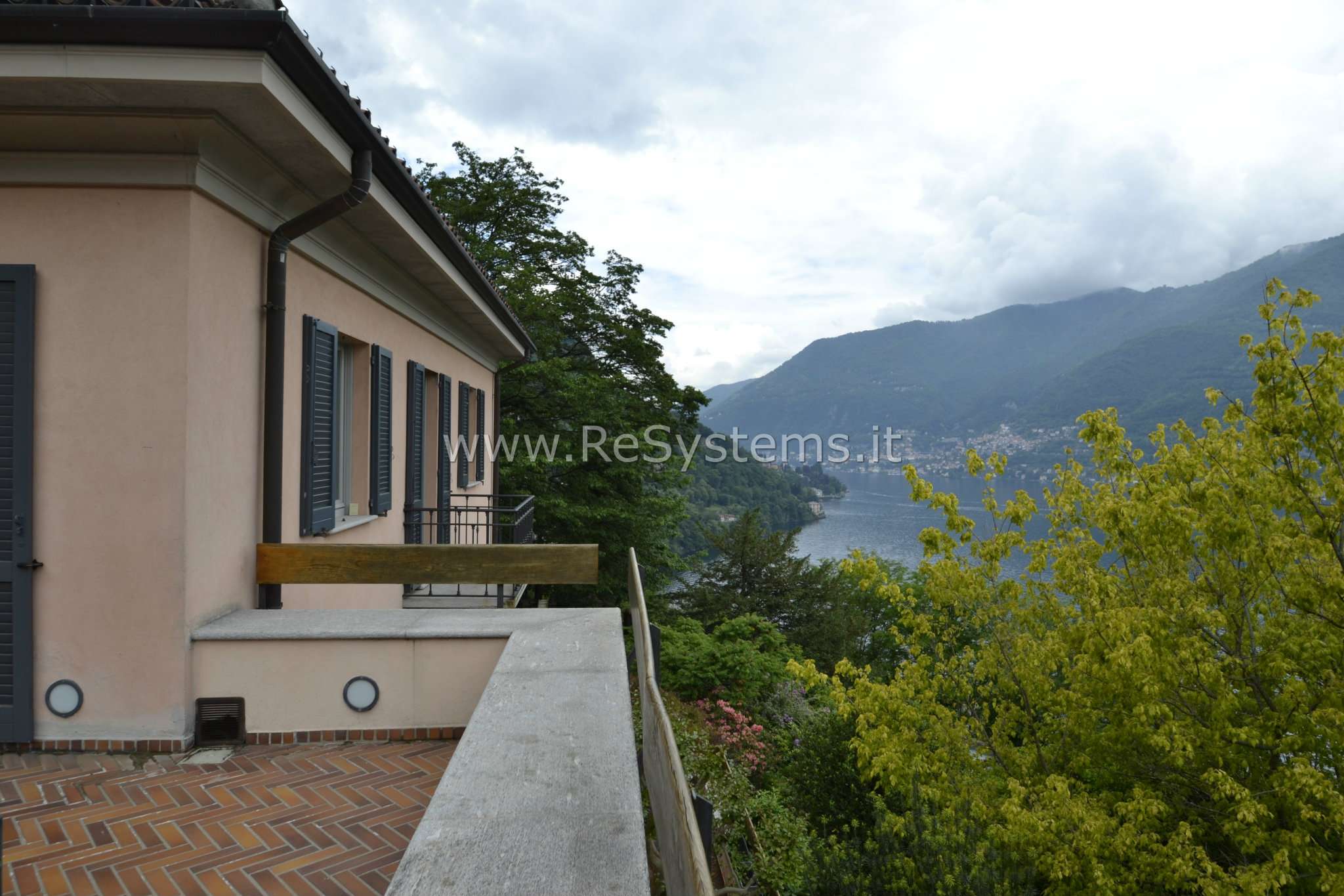 Villa Trifamiliare FAGGETO LARIO vendita   per molina RESYSTEMS