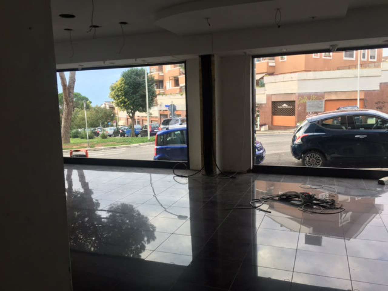 Negozio - Loc.Com. ROMA affitto  AXA Sofocle FUTURA CASE IMMOBILIARE