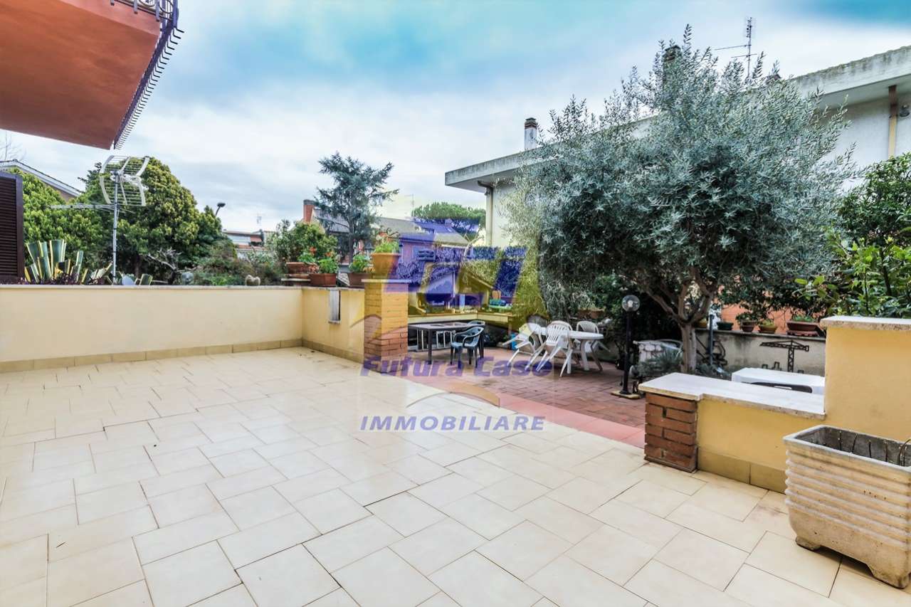 Villa Trifamiliare ROMA vendita  AXA Sofocle FUTURA CASE IMMOBILIARE