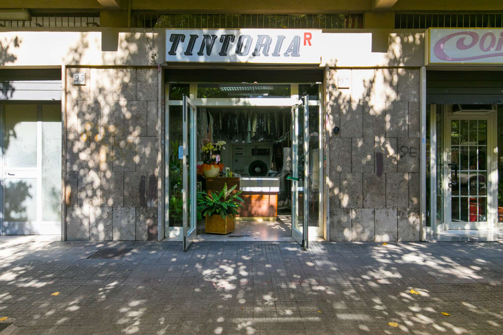 Negozio - Loc.Com. ROMA vendita  ARDEATINO  lorenzo bonincontri FUTURA CASE IMMOBILIARE