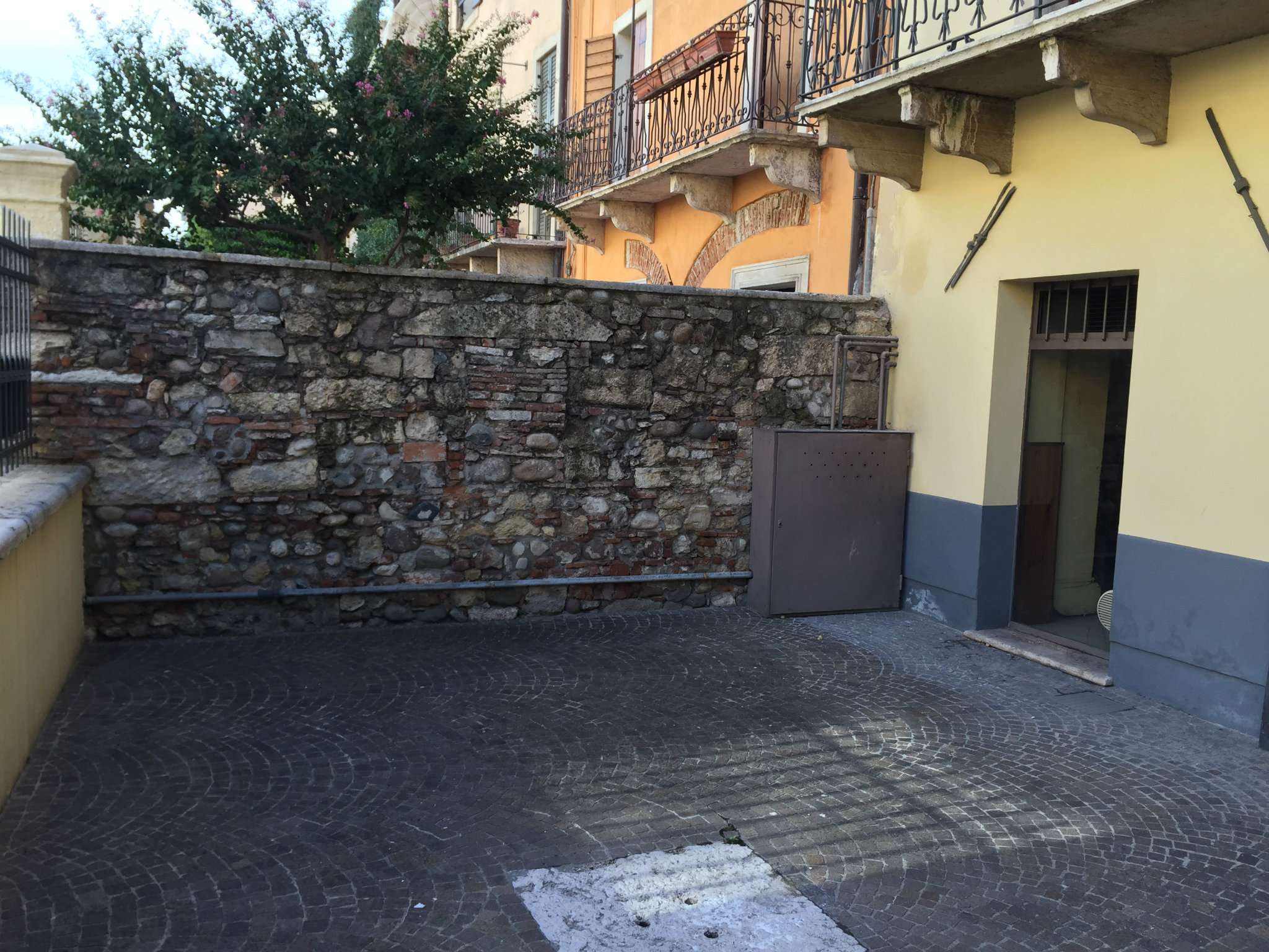 Negozio - Loc.Com. VERONA vendita  VERONETTA  Immobiliare Armani Giorgia