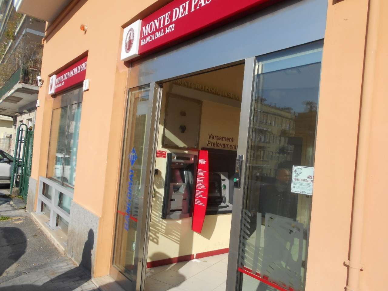 Negozio - Loc.Com. NAPOLI affitto  CHIAIA MICHELANGELO SCHIPA Marinelli & Balzerano srl