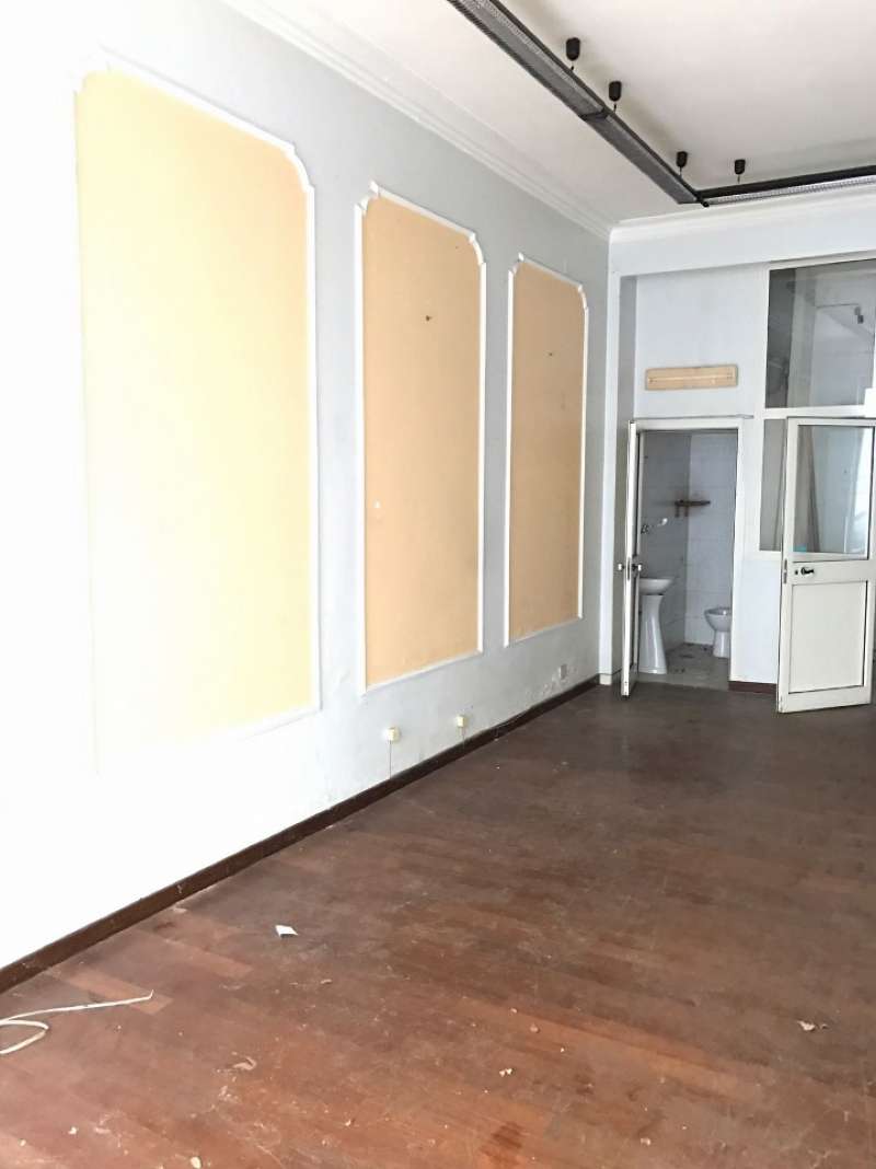 Negozio - Loc.Com. NAPOLI vendita  CHIAIA ANDREA D'ISERNIA Marinelli & Balzerano srl