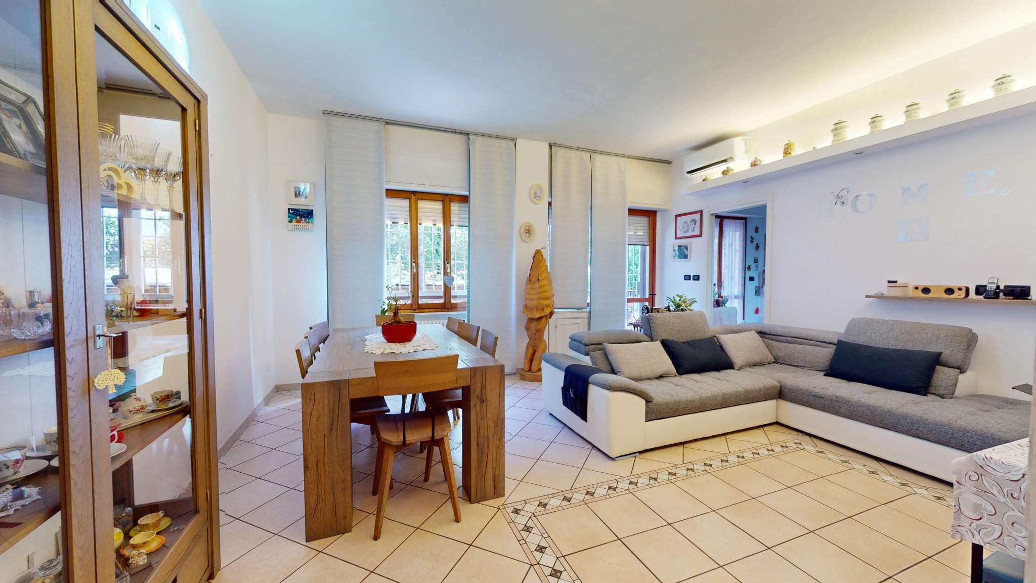San Lazzaro di Savena – Ampio appartamento con tre camere, doppi servizi, balconi, garage e cantina