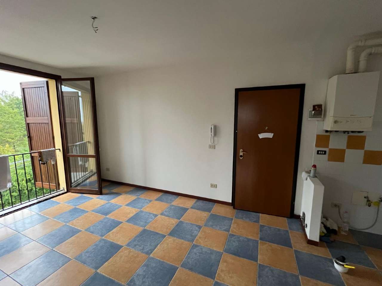 APPARTAMENTO CON GIARDINO PRIVATO, GARAGE DOPPIO SALETTO DI BENTIVOGLIO