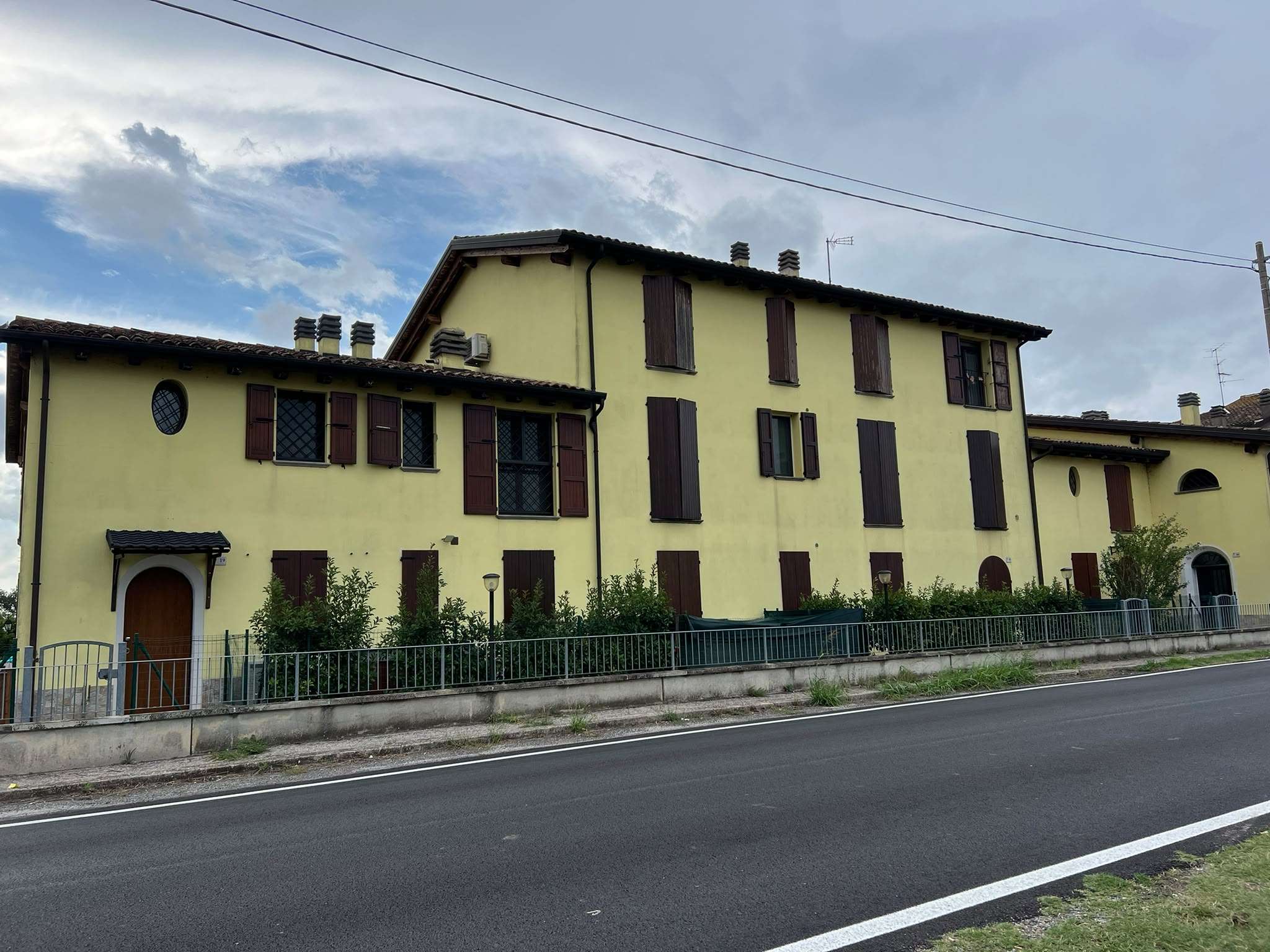APPARTAMENTO AL PIANO TERRA CON INGRESSO INDIPENDENTE, CORTE PRIVATA E POSTO AUTO