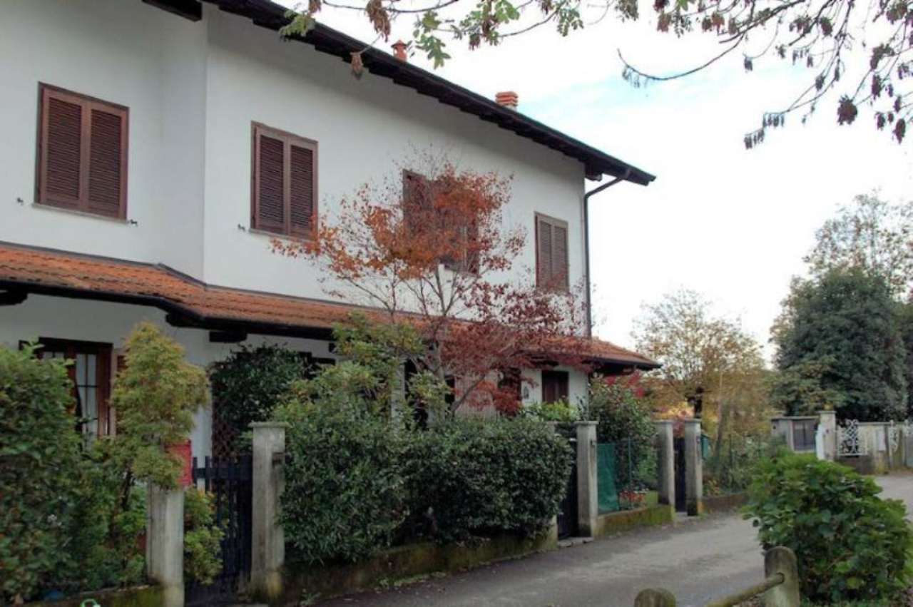 Villa Affiancata - Schiera ARONA vendita   Cavour Agenzia Immobiliare De Agostini