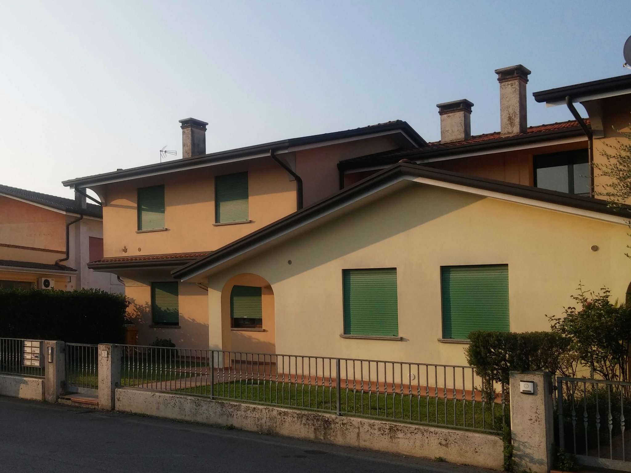  paese vendita quart:  gruppo genovese immobiliare - servizi - progettazione