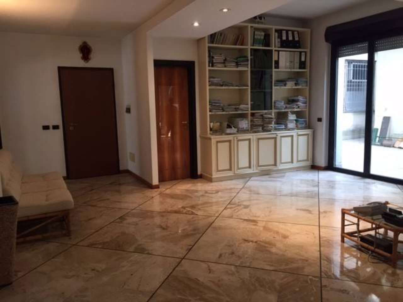 Ufficio - Loc.Com. PIACENZA affitto  CENTRO STORICO Vittorio Emanuele II INVEST s.r.l. – INTERMEDIARIA CONSULENZE IMMOBILIARI