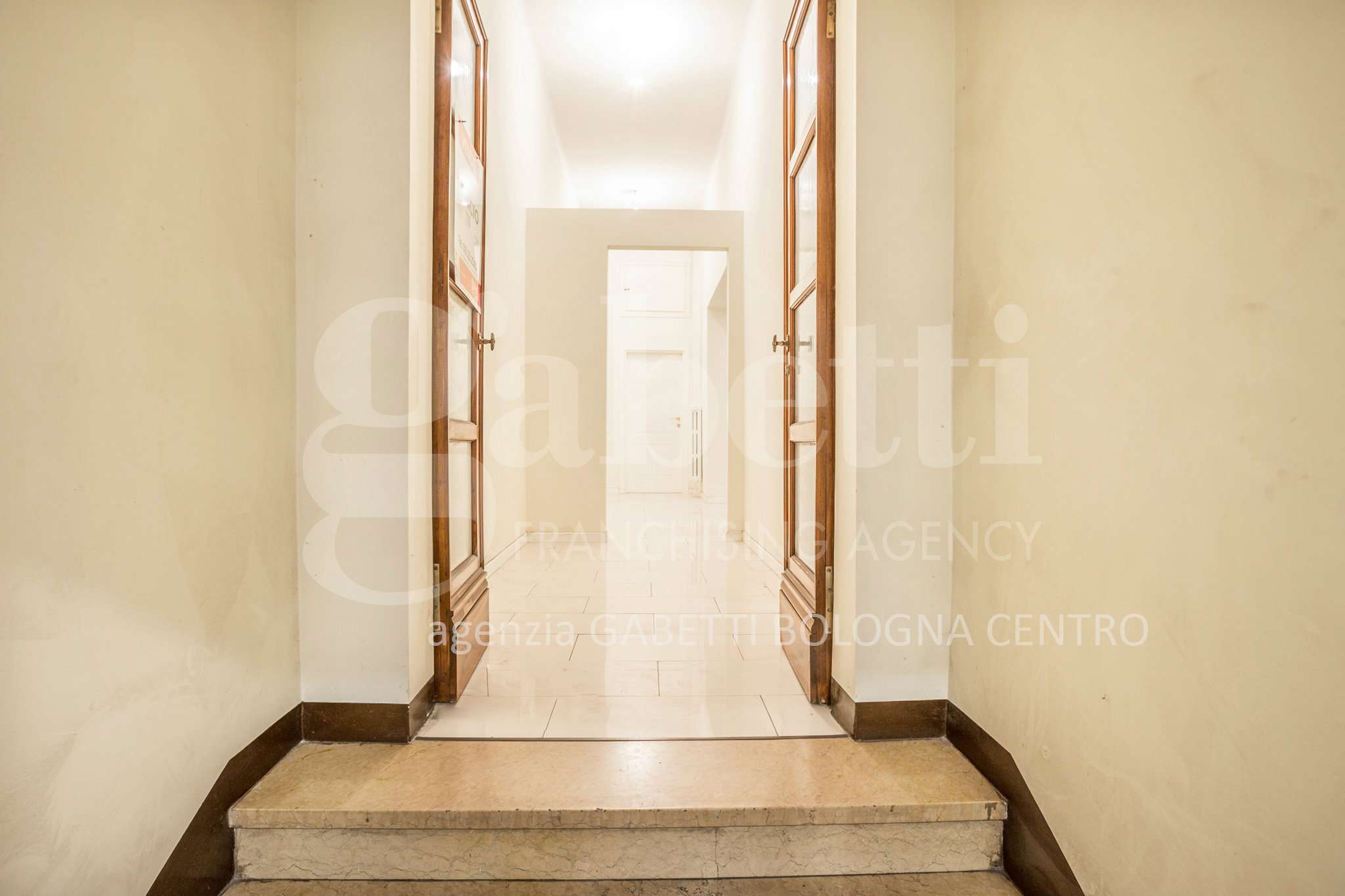 Ufficio - Loc.Com. BOLOGNA vendita  CENTRO STORICO montebello Immobiliarebologna srl