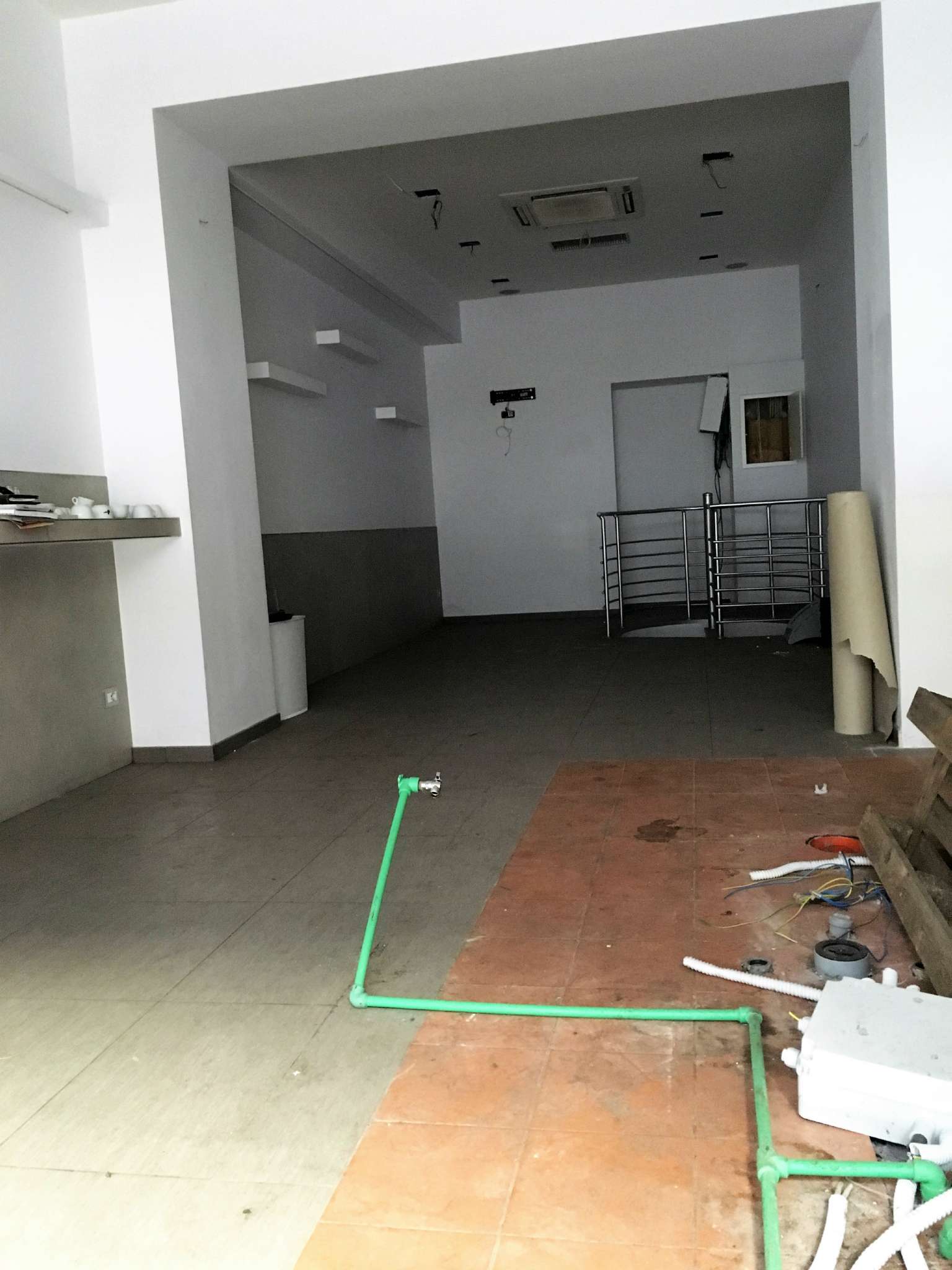 Negozio - Loc.Com. ROMA affitto  Centro storico Via Barberini Studio Russo Srl