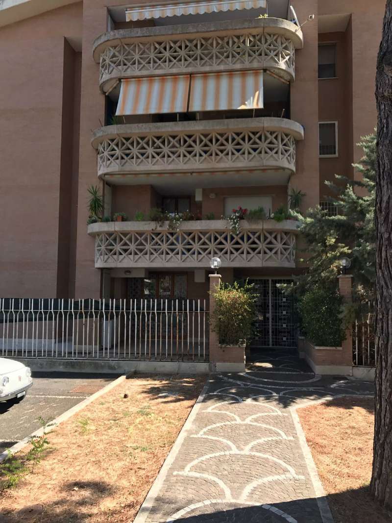 Appartamento ROMA vendita  LA GIUSTINIANA(ZONA DELLA XX MUN.)  SALVI IMMOBILIARE
