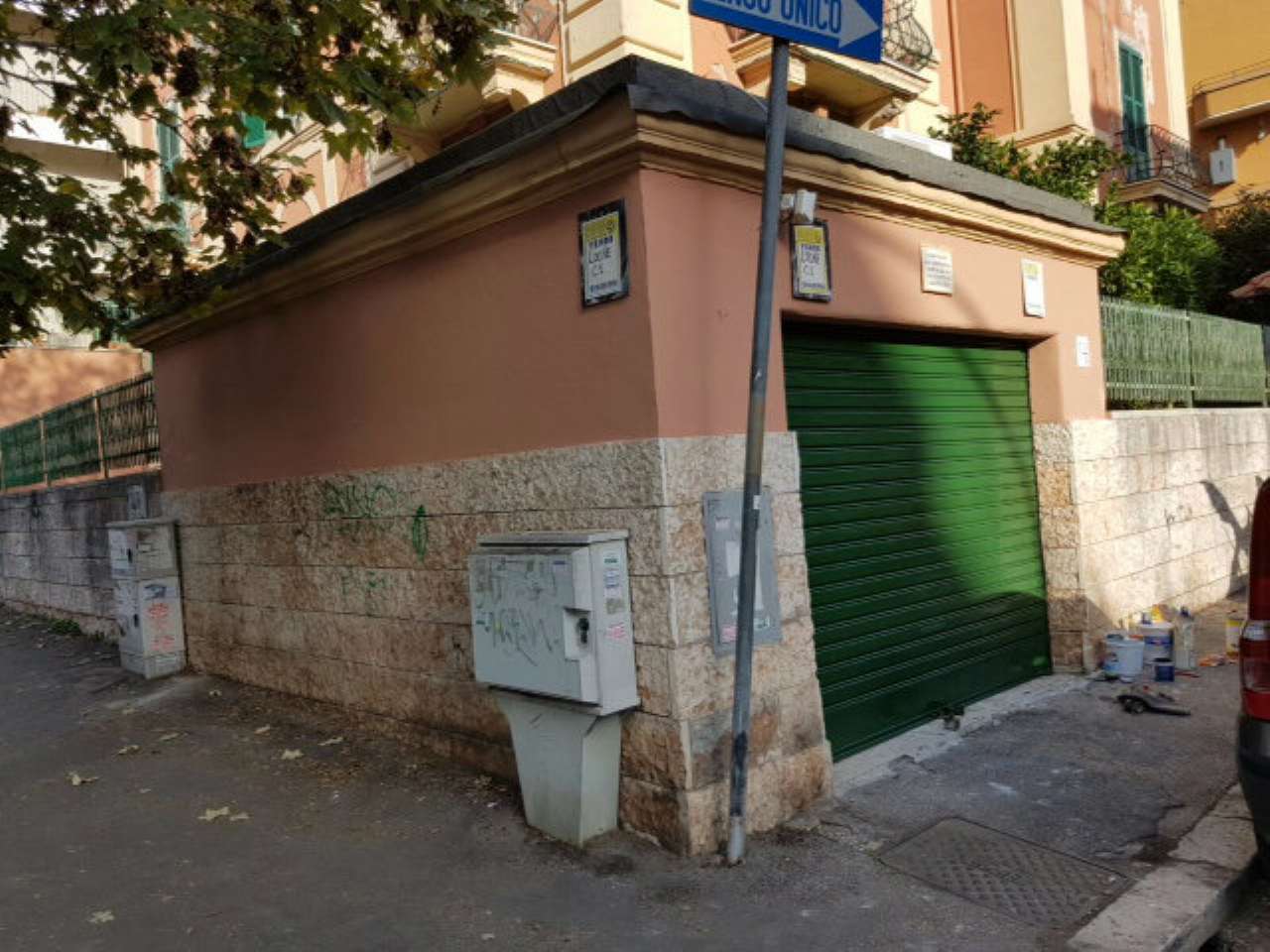 Negozio - Loc.Com. ROMA vendita  GIANICOLENSE (XV MUN.) via Pietro d'assisi SALVI IMMOBILIARE