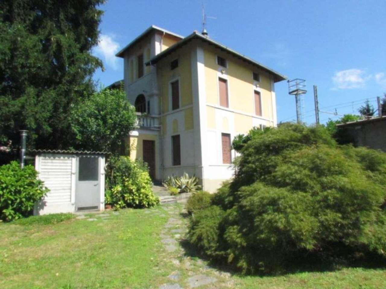  tradate vendita quart:  studio d'affari immobiliari peroni mario