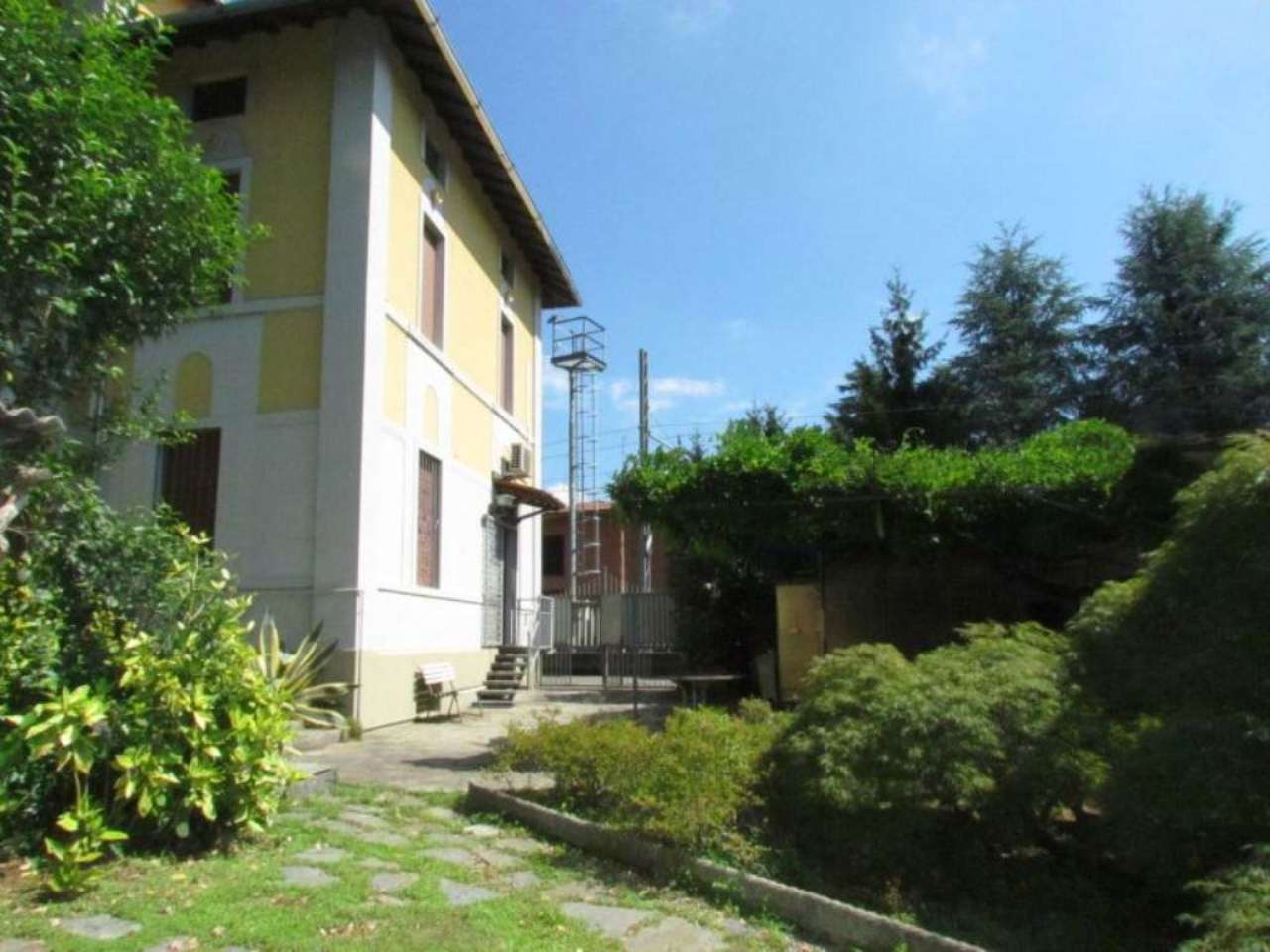 Villa TRADATE vendita   Crestani Studio d'affari Immobiliari Peroni Mario