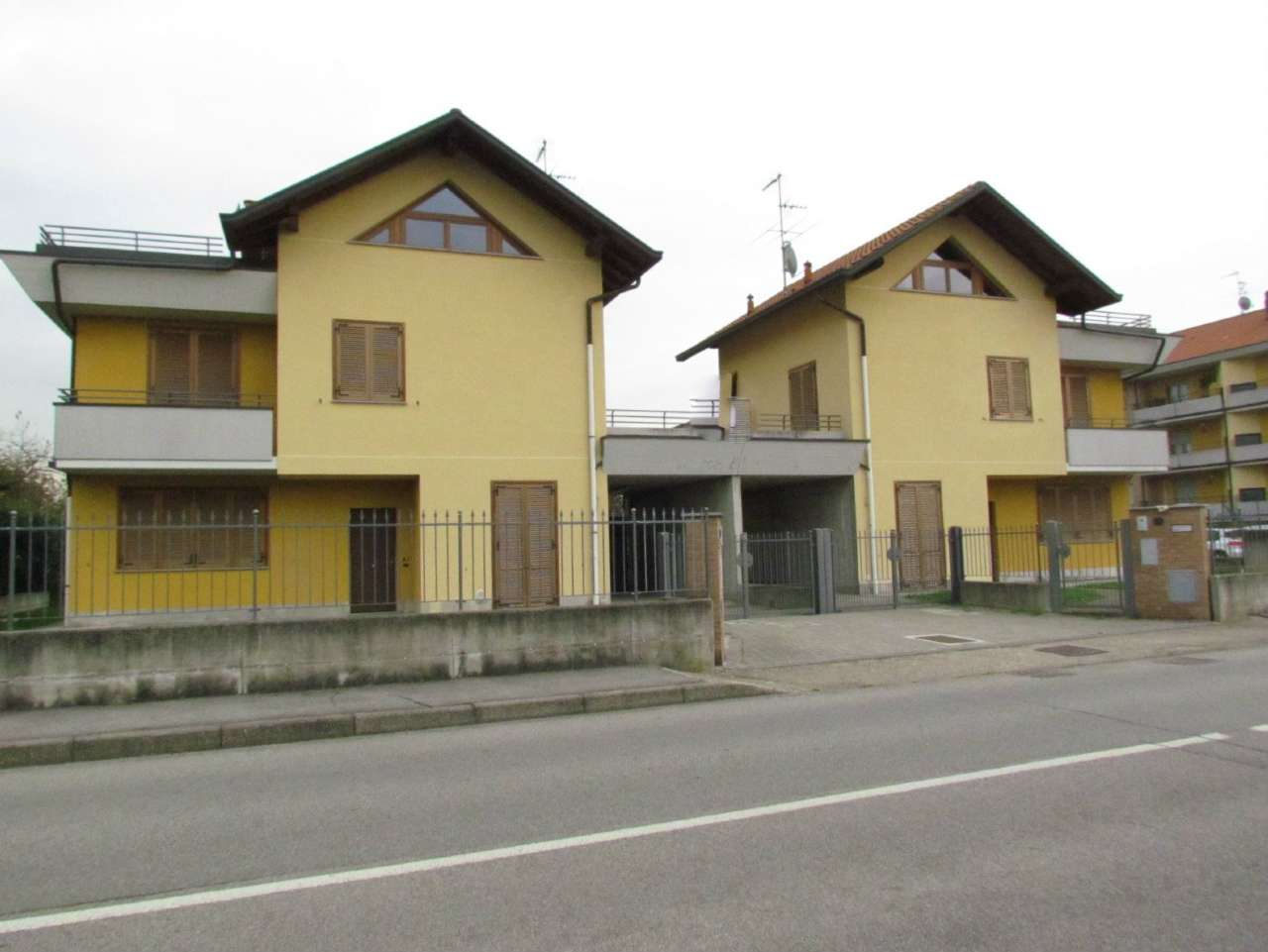 Villa CAIRATE vendita   Cesare Battisti Studio d'affari Immobiliari Peroni Mario