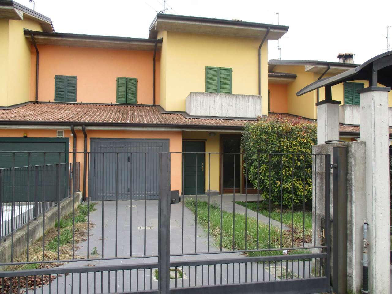Villa FARA OLIVANA CON SOLA vendita   alla chiesa MAR S.A.S.