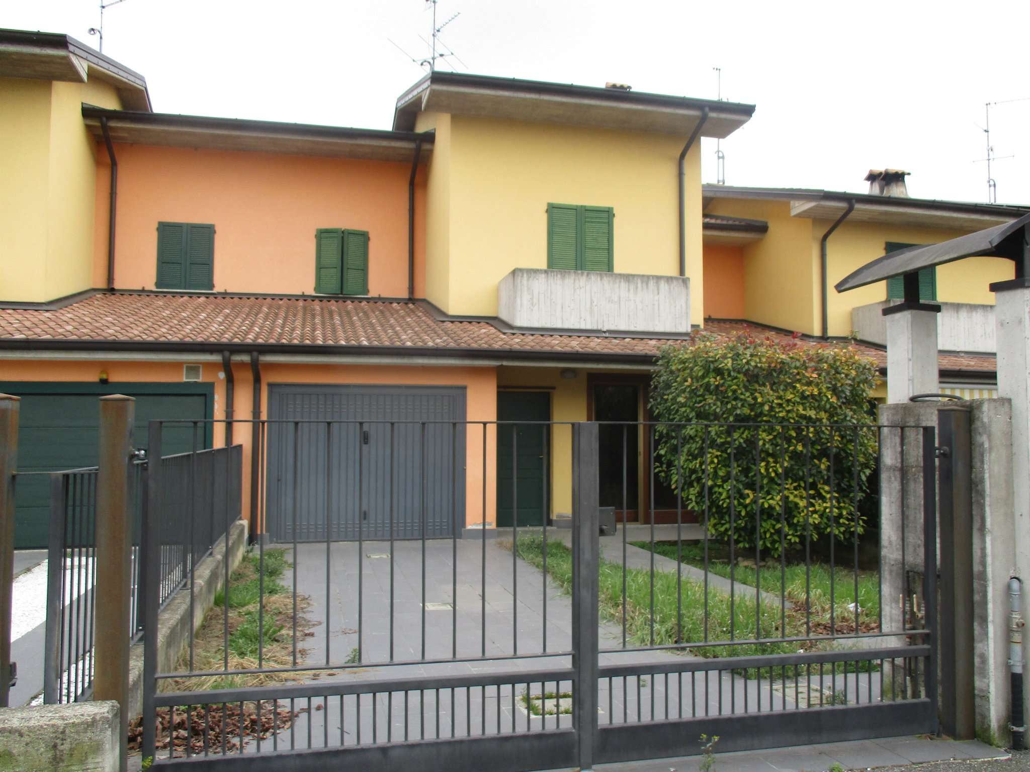 Villa FARA OLIVANA CON SOLA vendita   alla chiesa MAR S.A.S.