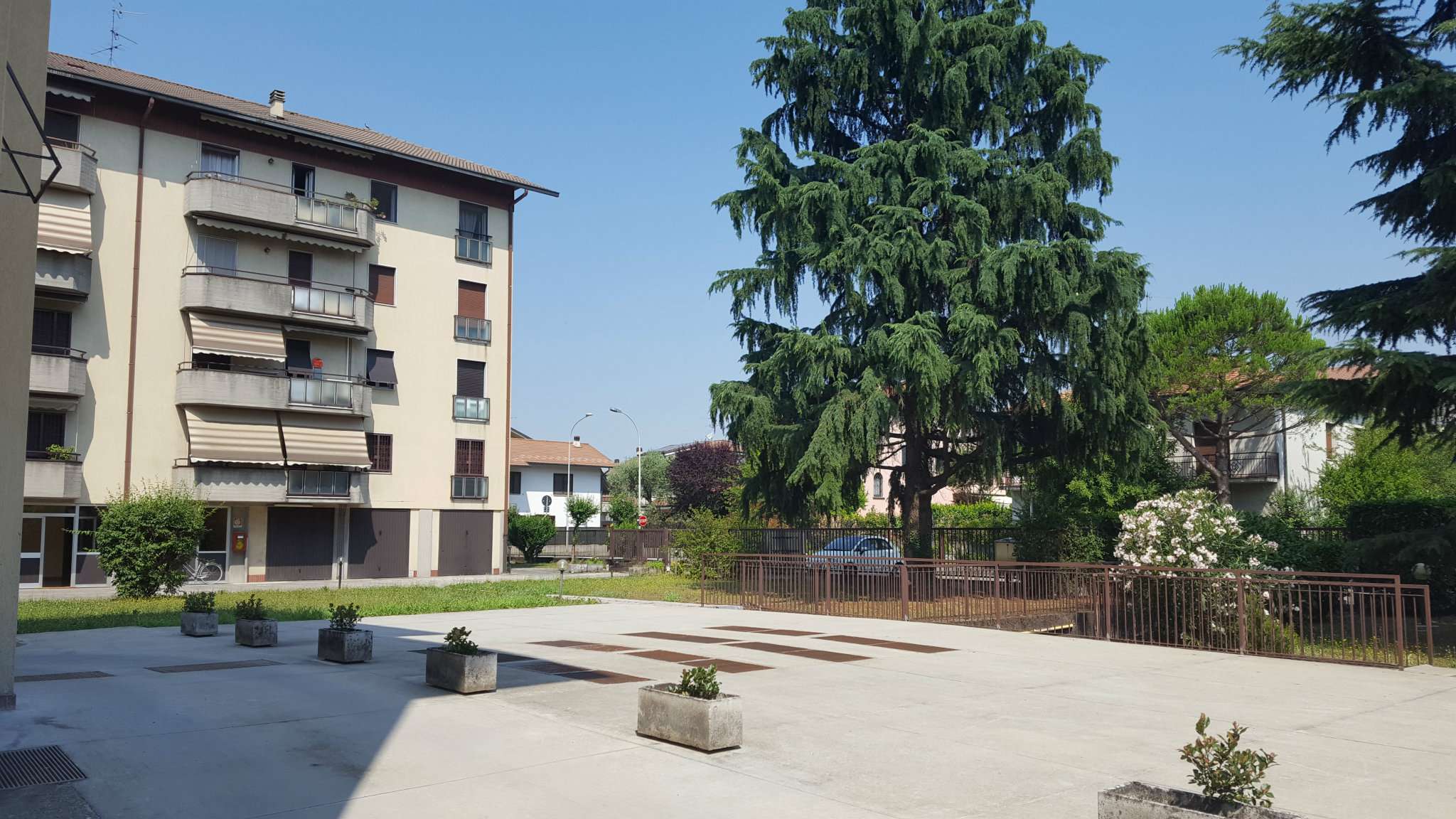  cernusco sul naviglio vendita quart:  casa & azienda