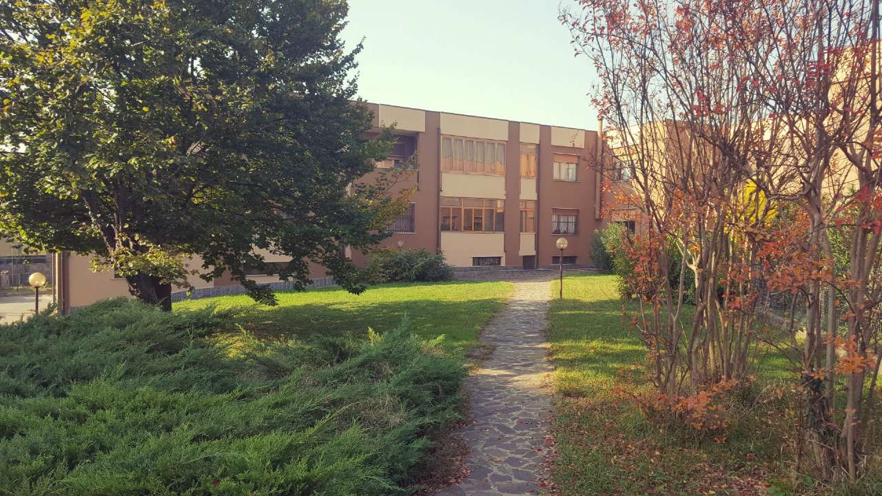  trezzano rosa vendita quart:  casa & azienda