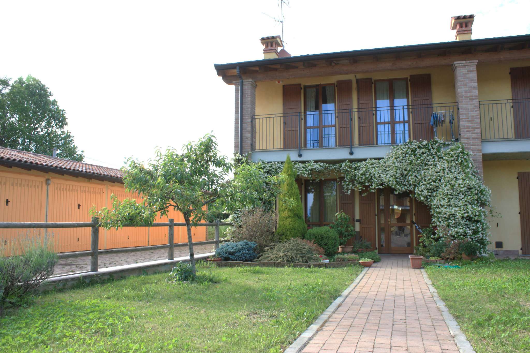 Villa Affiancata - Schiera FARA GERA D