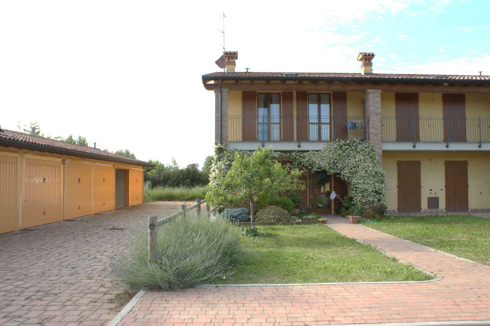 Villa Affiancata - Schiera FARA GERA D