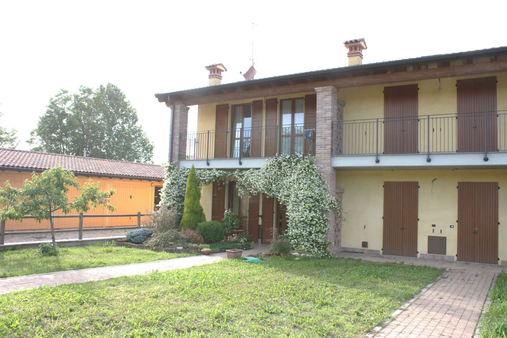 Villa Affiancata - Schiera FARA GERA D