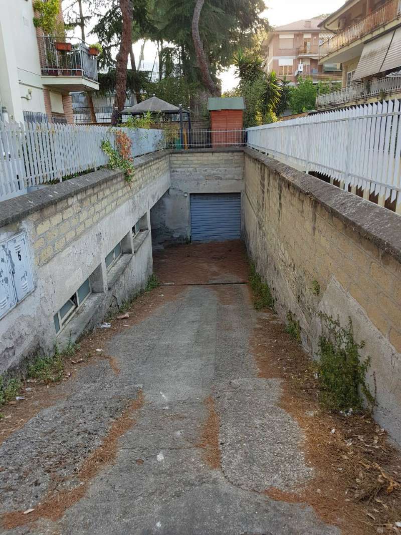  roma vendita quart: quarto miglio royalhouse