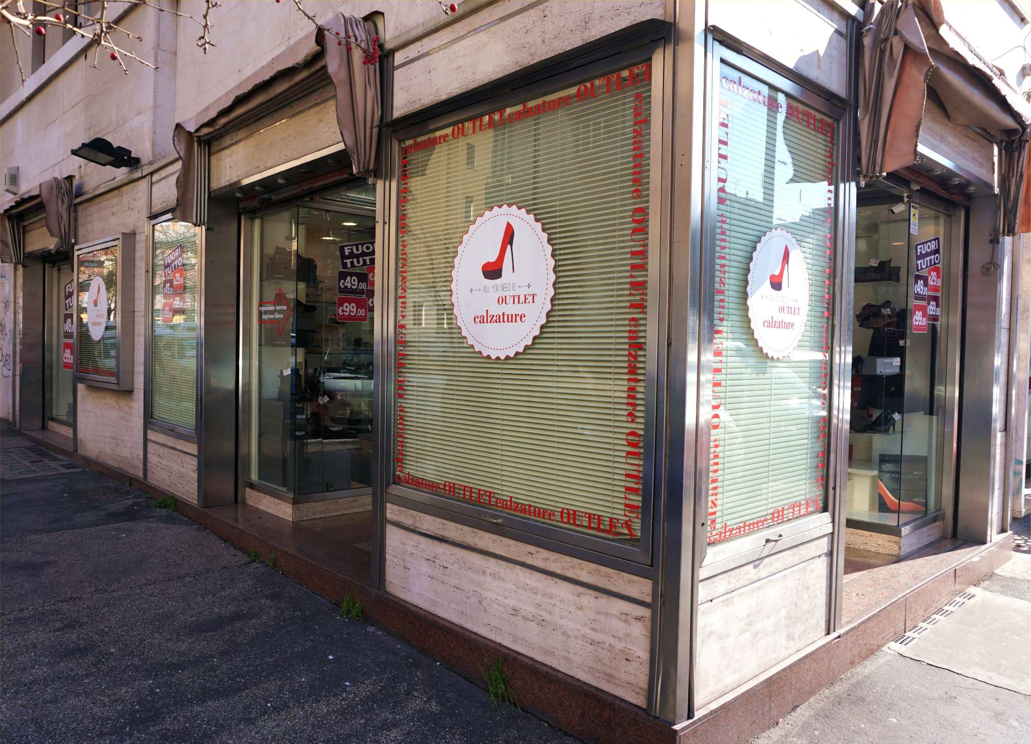 Negozio - Loc.Com. ROMA vendita  APPIA NUOVA  RoyalHouse