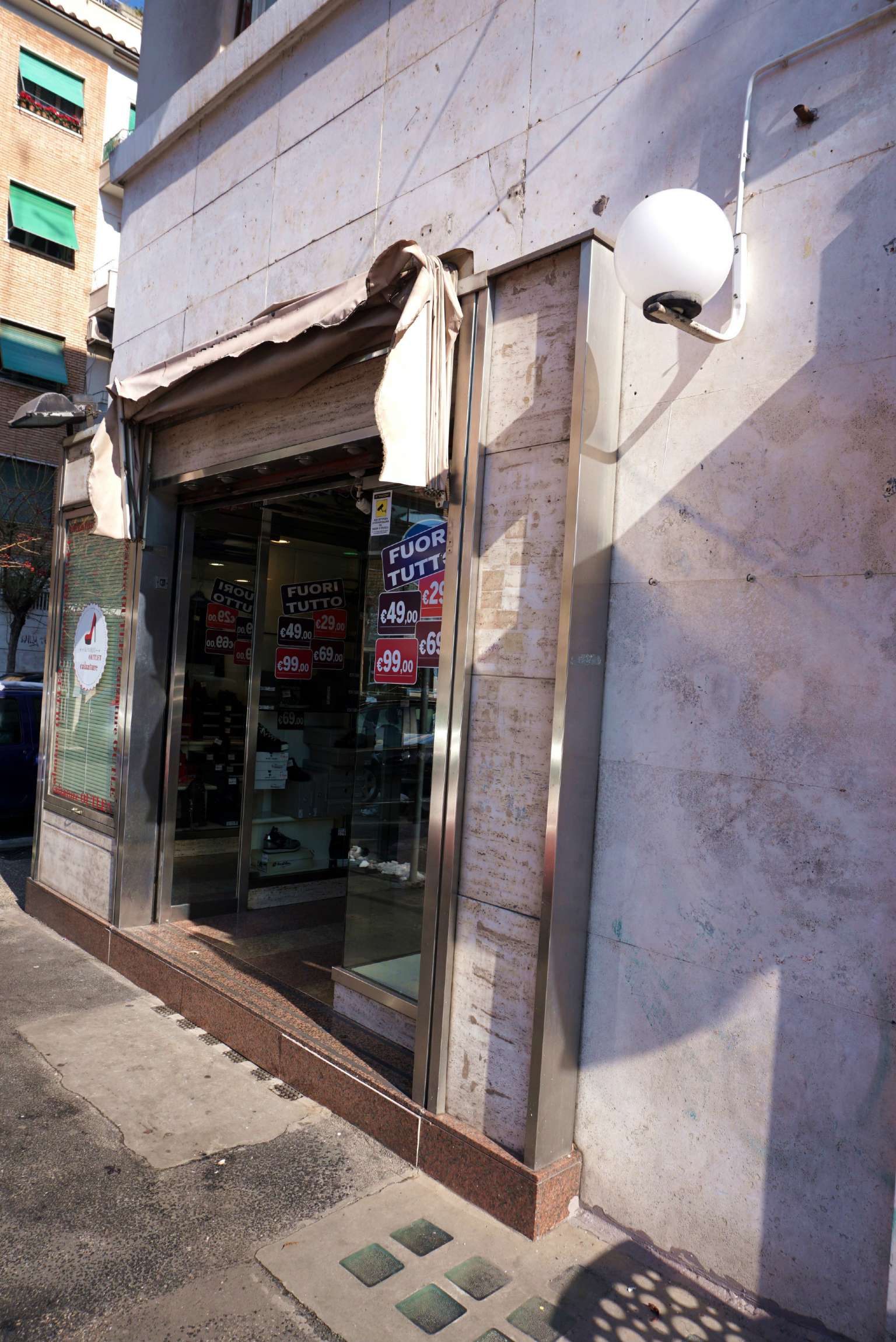Negozio - Loc.Com. ROMA vendita  APPIA NUOVA  RoyalHouse