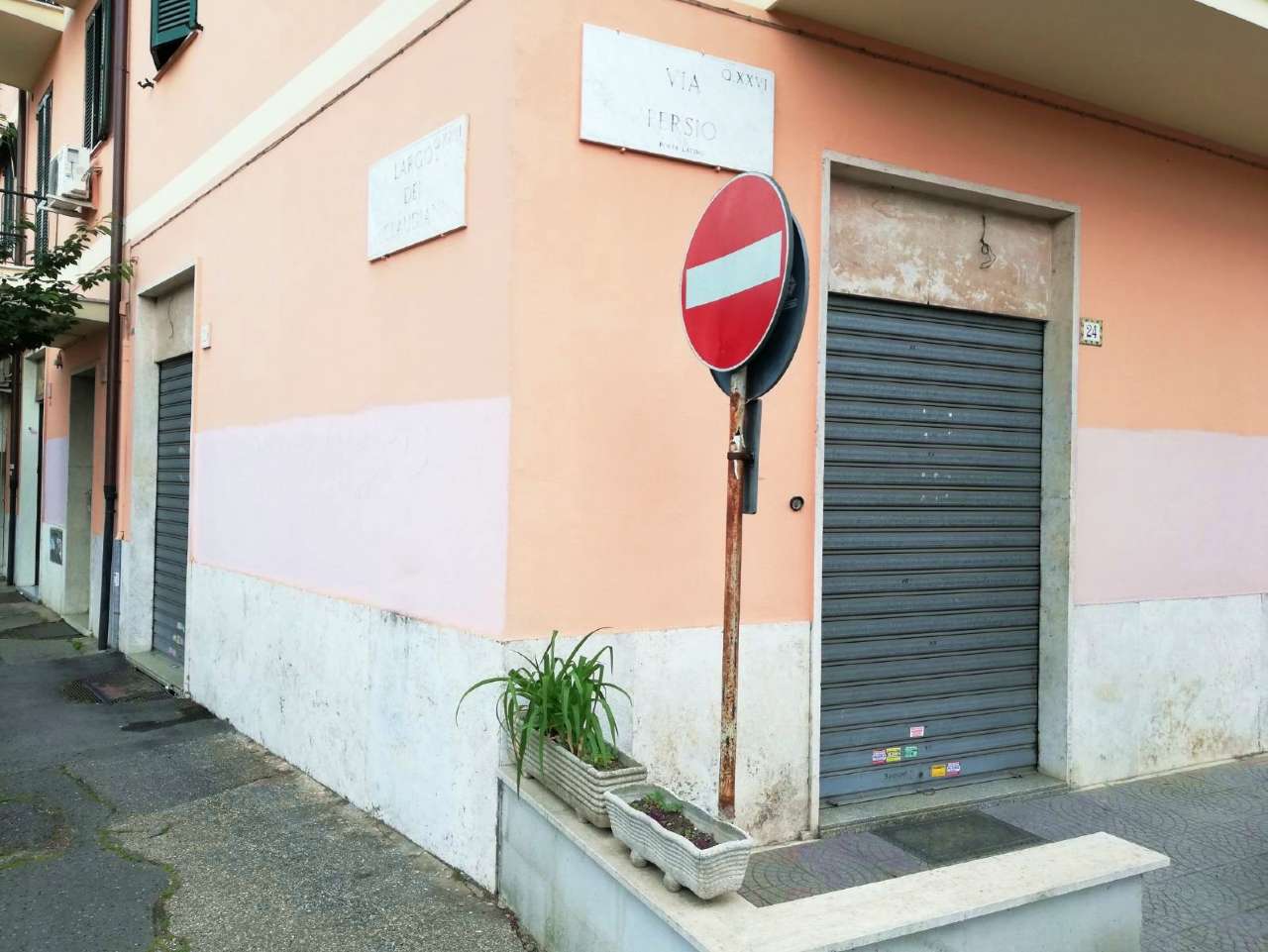 Negozio - Loc.Com. ROMA vendita  QUARTO MIGLIO  RoyalHouse