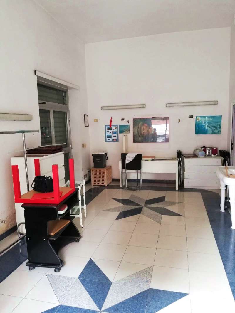 Negozio - Loc.Com. ROMA vendita  QUARTO MIGLIO  RoyalHouse