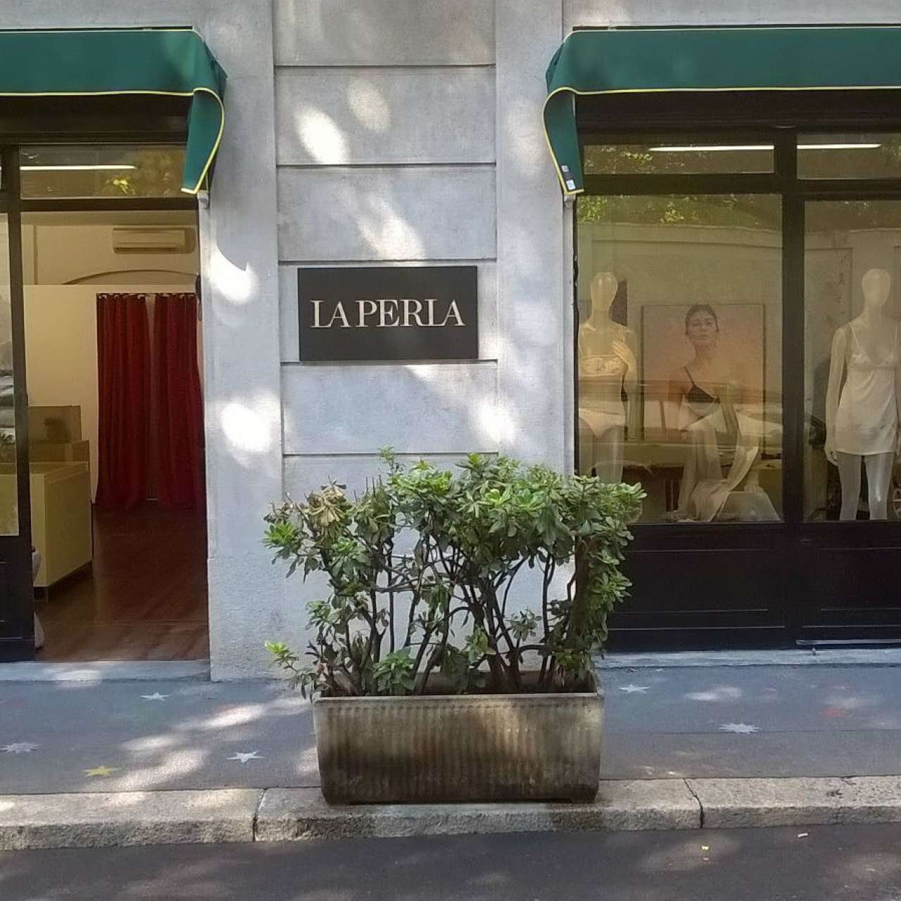Negozio - Loc.Com. MILANO affitto  DE ANGELI Via Scarpa ML PROPERTIES