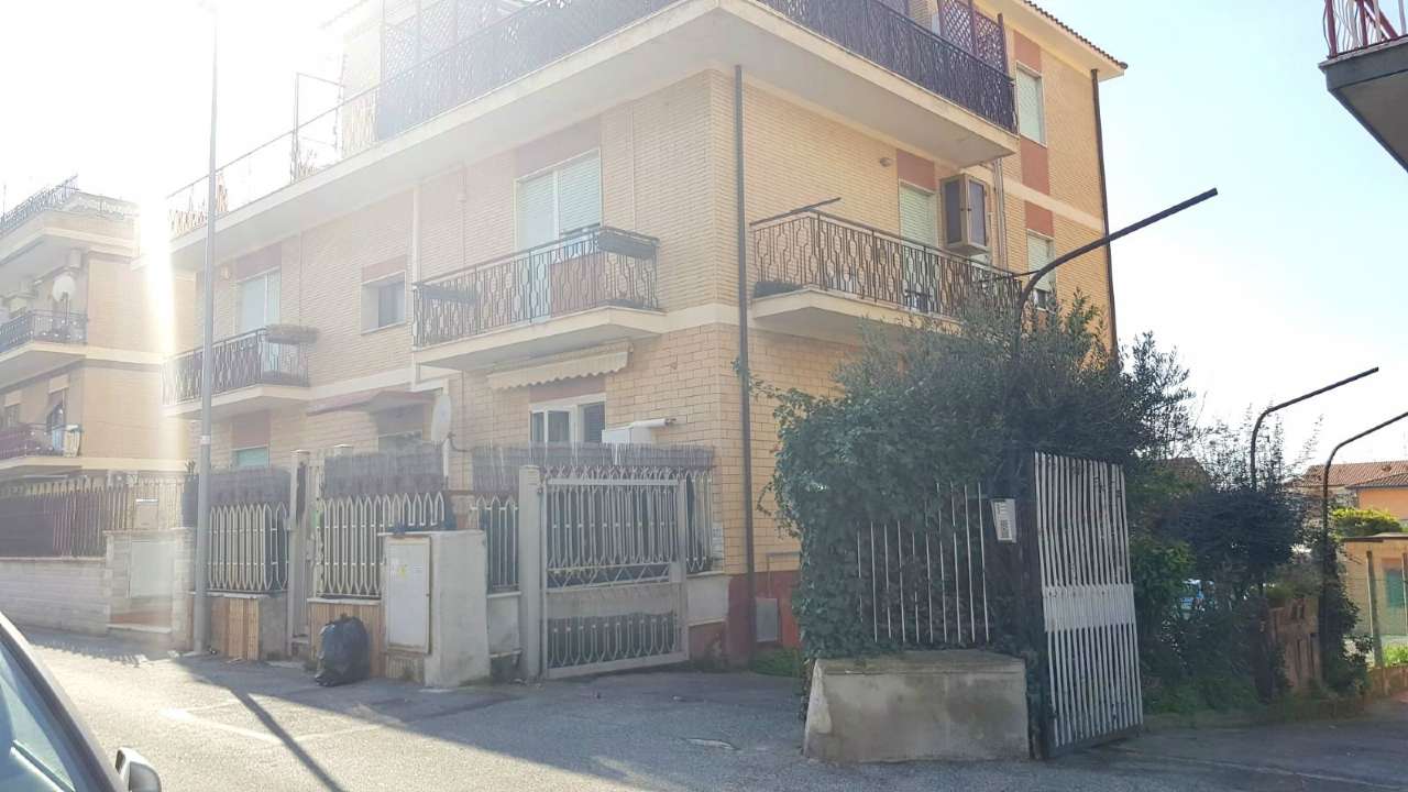  roma vendita quart: finocchio solo casa group s.r.l.