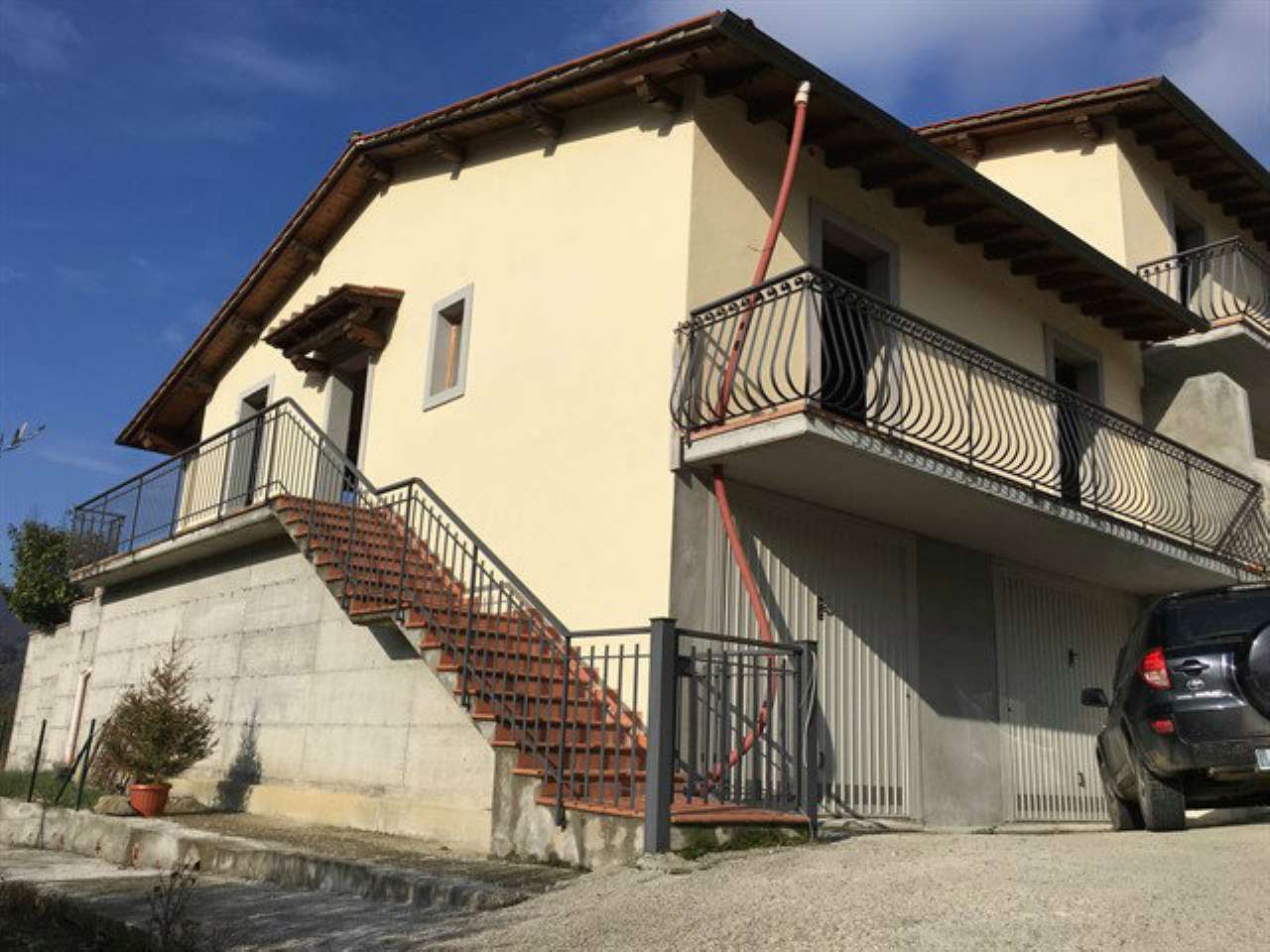 Stabile intero - Palazzo DICOMANO vendita    Caruso Immobili di Irene Caruso
