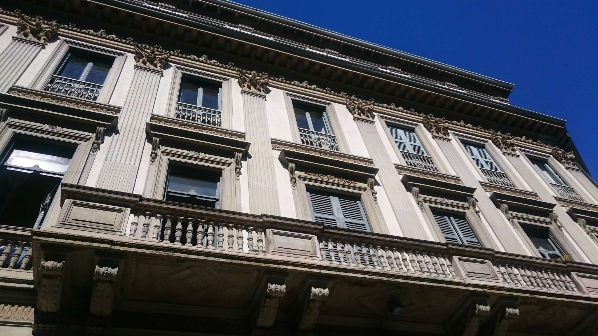 Ufficio - Loc.Com. MILANO vendita  CENTRO STORICO VIA MONTEBELLO valente immobili