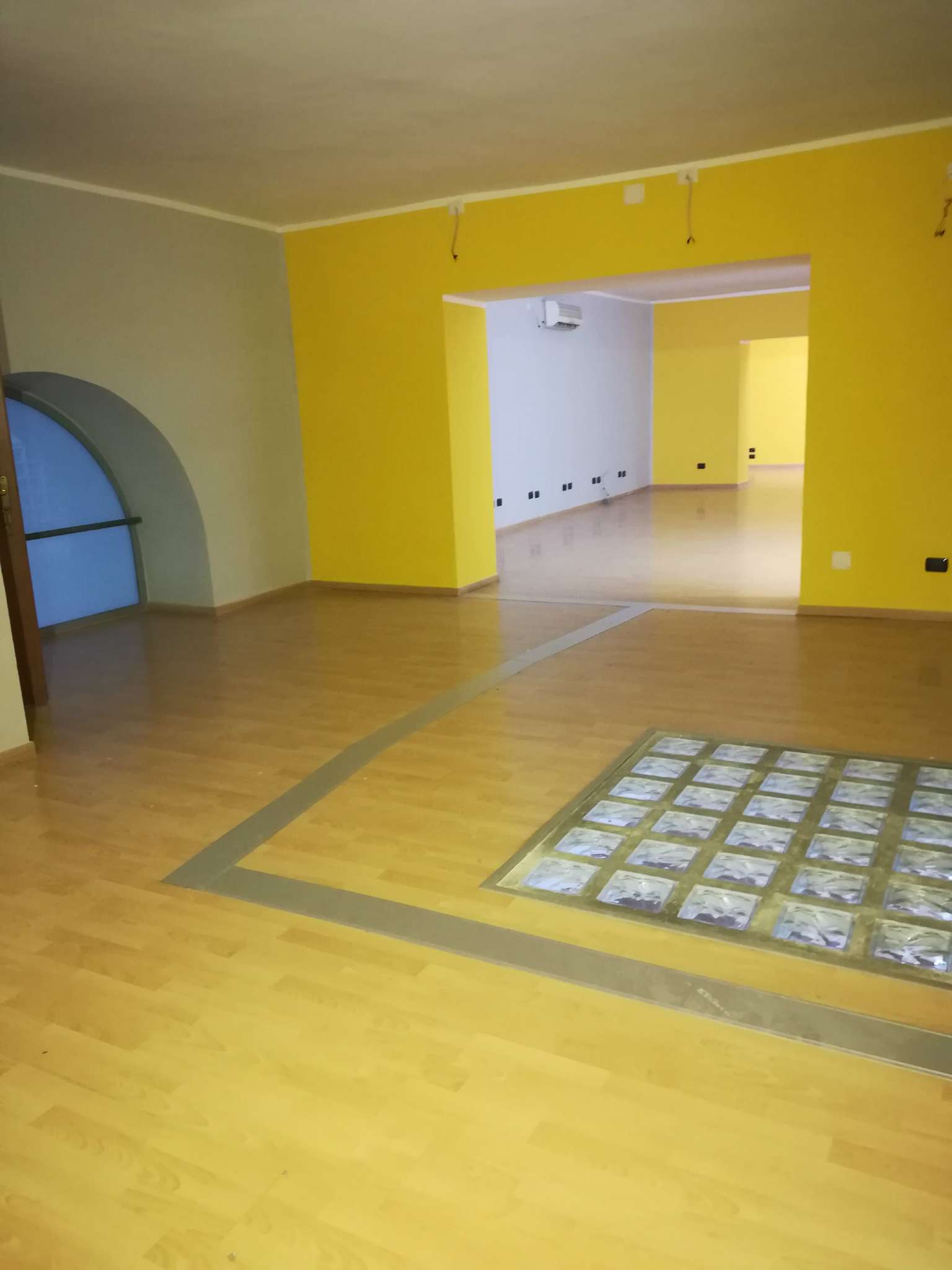 Negozio - Loc.Com. NAPOLI affitto  PORTO degli Acquari De Chiara Servizi Immobiliari SRL
