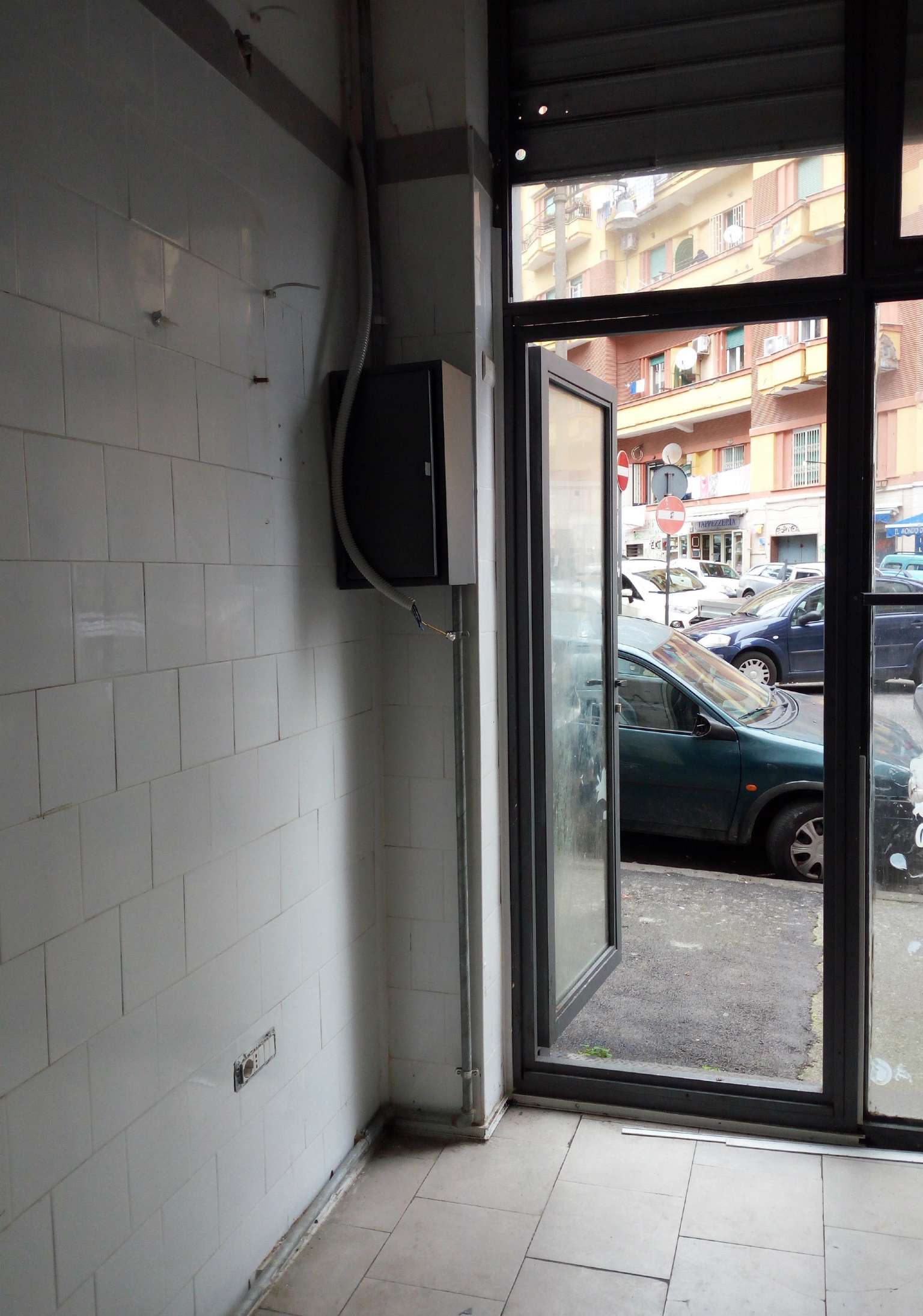 Negozio - Loc.Com. NAPOLI affitto  ARENELLA Migliaro De Chiara Servizi Immobiliari SRL
