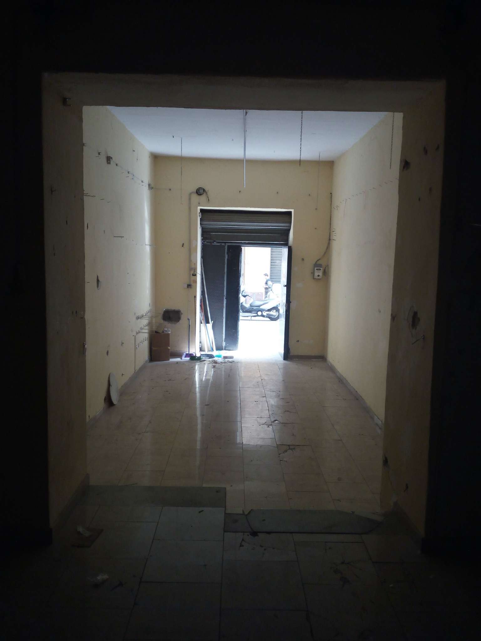 Negozio - Loc.Com. NAPOLI vendita  VICARIA Genova De Chiara Servizi Immobiliari SRL