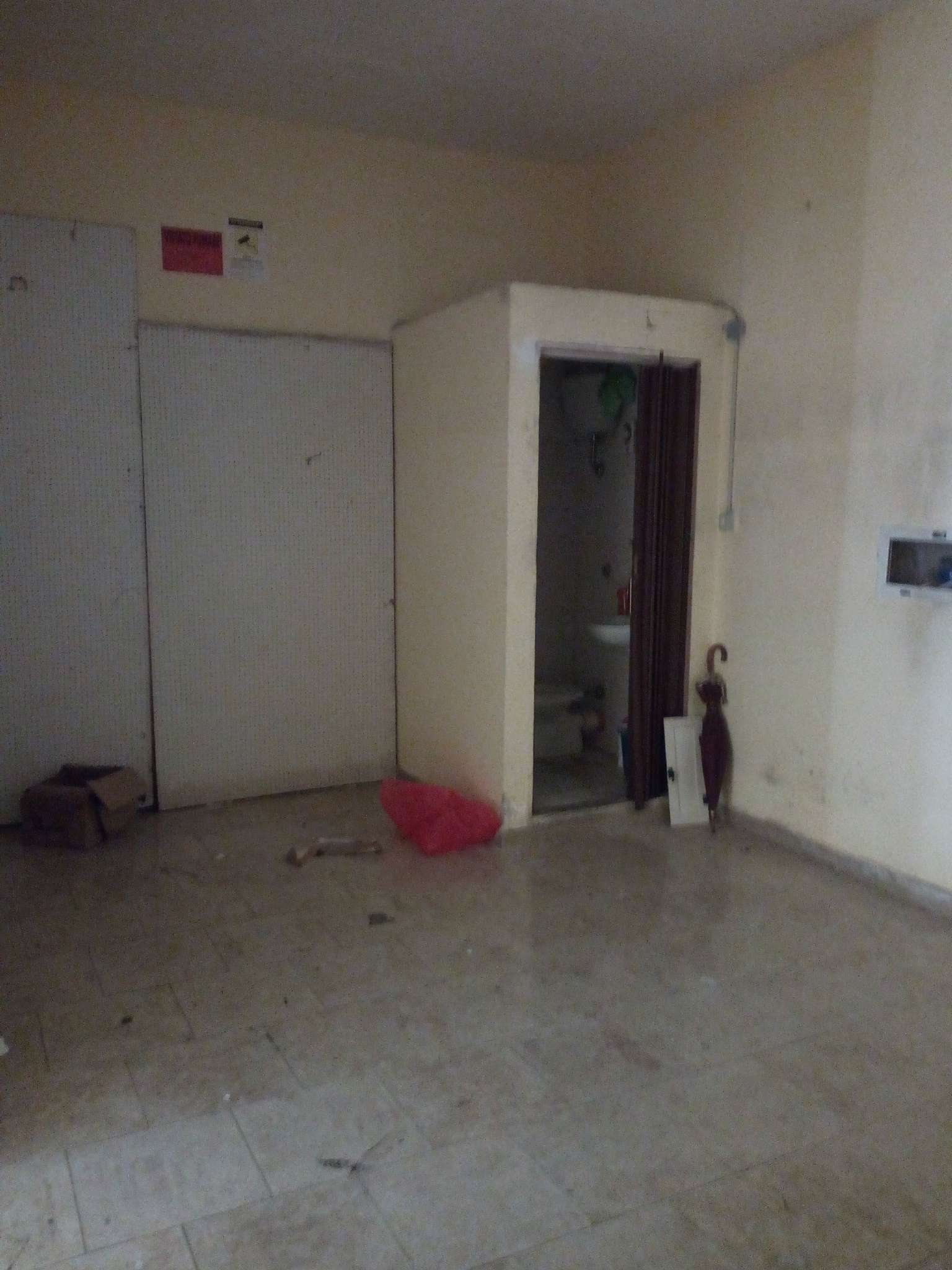Negozio - Loc.Com. NAPOLI vendita  VICARIA Genova De Chiara Servizi Immobiliari SRL