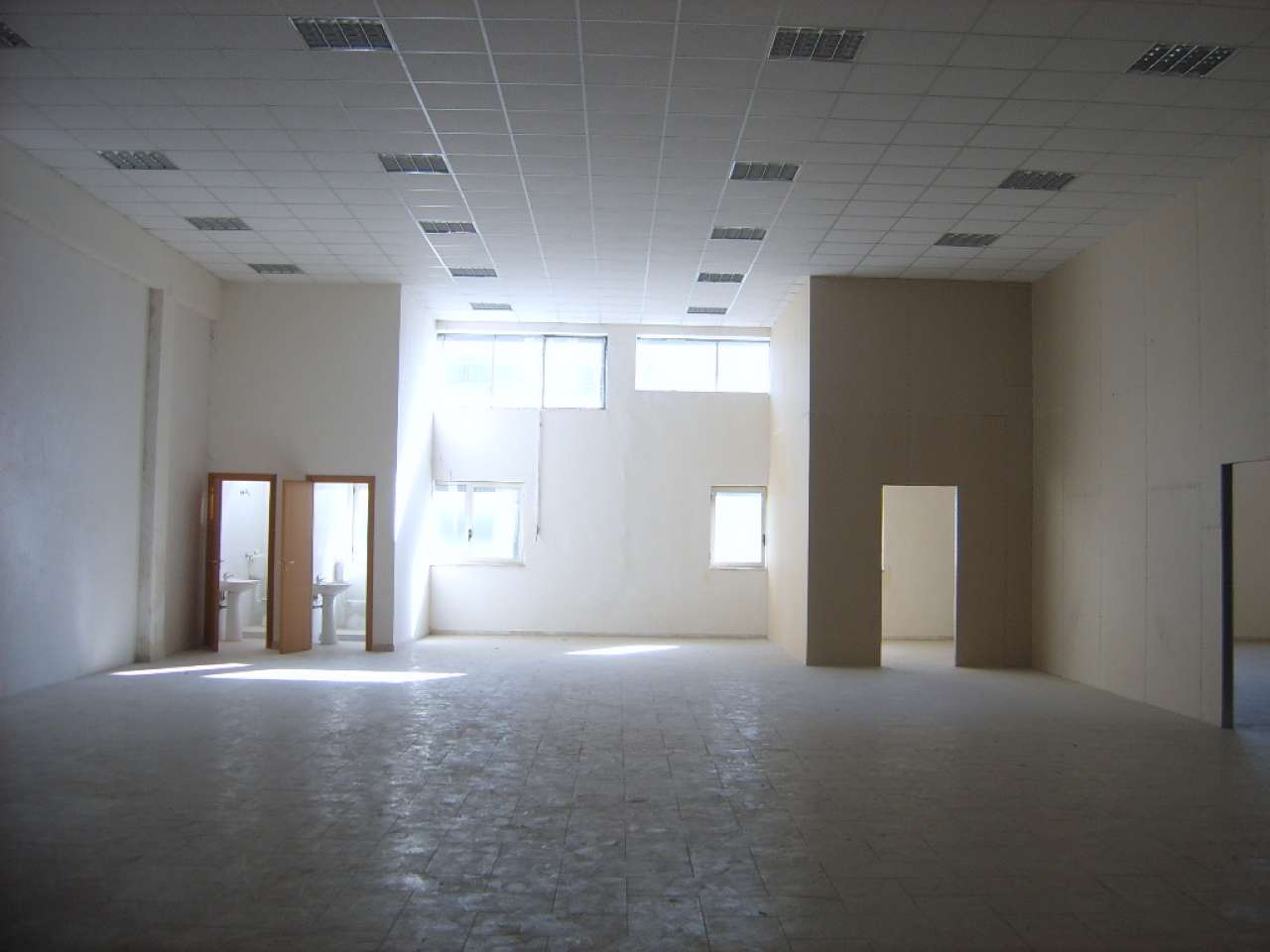 Negozio - Loc.Com. AVELLINO vendita   VIALE ITALIA FIRST HOUSE s.r.l.
