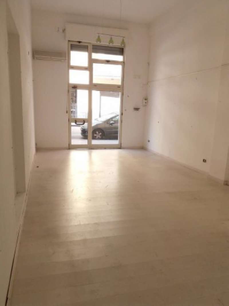 Negozio - Loc.Com. AVELLINO affitto   via guarini FIRST HOUSE s.r.l.